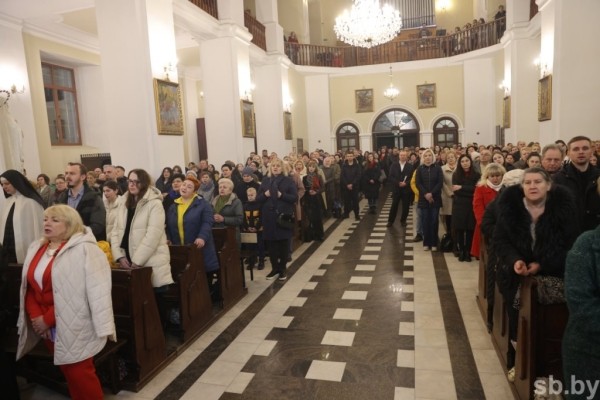 В брестском костеле Воздвижения Святого Креста прошло праздничное богослужение