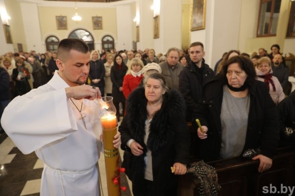 В брестском костеле Воздвижения Святого Креста прошло праздничное богослужение