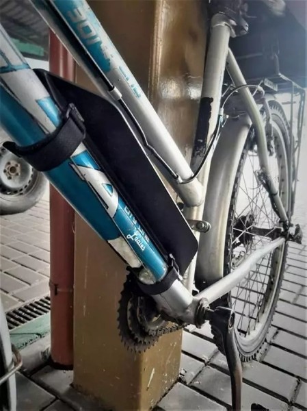 Чудеса контрабанды: сигареты извлекли из рамы велосипеда