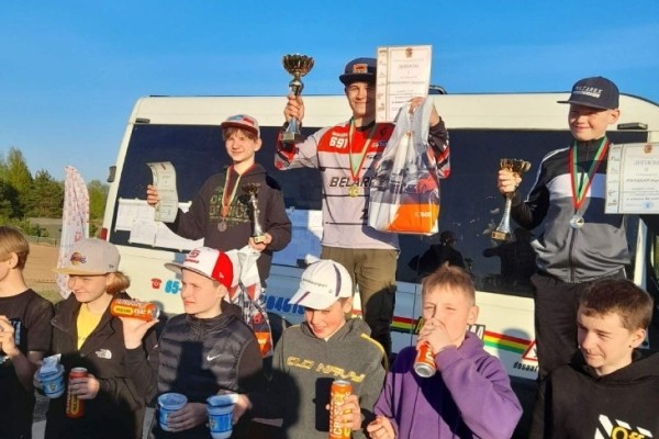 14-летний кобринчанин стал абсолютным лидером первого этапа чемпионата и первенства Беларуси по мотокроссу 14-летний кобринчанин стал абсолютным лидером первого этапа чемпионата и первенства Беларуси по мотокроссу