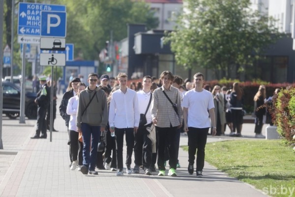 Минобр опубликовал результаты первого ЦЭ. Сколько стобалльников? Минобр опубликовал результаты первого ЦЭ. Сколько стобалльников?