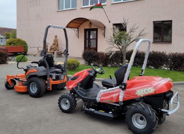 Брестский «Коммунальник» пополнился двумя новыми газонокосилками