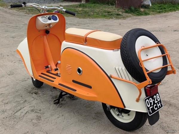 Белорус восстанавливает советские мотороллеры на продажу