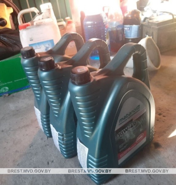 Водитель агропредприятия хранил в гараже ячмень и моторное масло. Случай в Брестской области