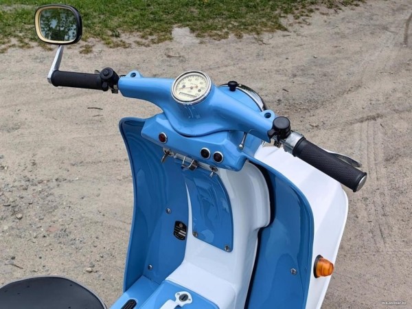 Белорус восстанавливает советские мотороллеры на продажу