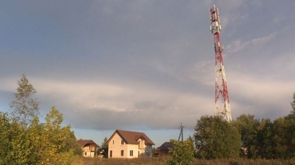 Мужчина взобрался на вышку сотовой связи под Барановичами
