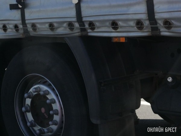 Польша закрывает границу для белорусских и российских грузовиков