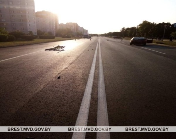 В Лунинце сбили 9-летнюю девочку на велосипеде В Лунинце сбили 9-летнюю девочку на велосипеде