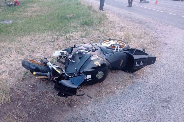 Мотоциклист погиб после столкновения с легковушкой Мотоциклист погиб после столкновения с легковушкой