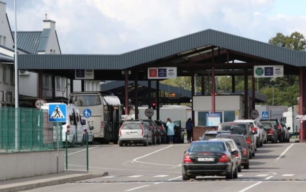 Двое пьяных белорусов поехали в Литву &ndash; на границе их не пропустили