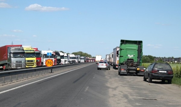 Съездили на границу с Польшей и посмотрели, есть ли скопления фур