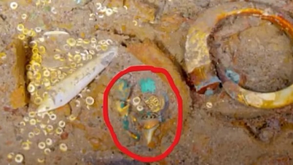 Ожерелье, которое никто не видел с момента крушения &laquo;Титаника&raquo; 15 апреля 1912 года, было найдено среди обломков судна на дне Атлантического океана