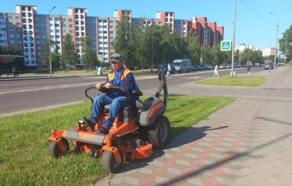 Где сегодня косят траву в Бресте?