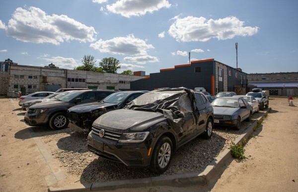 «Теперь только на запчасти». Белорус купил в Америке «биток», но восстановить его не смог