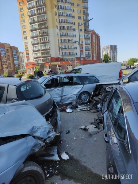 Вот как все было! Видео жесткого ДТП на Гоголя в Бресте