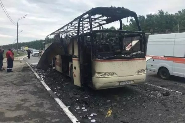 Туравтобус из Беларуси сгорел на трассе &laquo;Дон&raquo; в Липецкой области