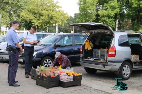 В Бресте прошёл рейд по местам несанкционированной торговли урожаем, выращенным на приусадебных участках В Бресте прошёл рейд по местам несанкционированной торговли урожаем, выращенным на приусадебных участках