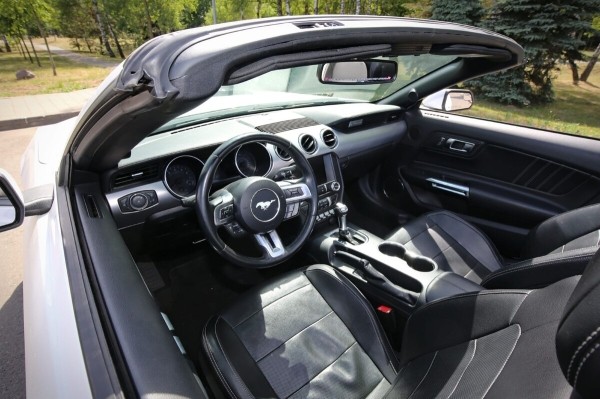 «Геометрия не пострадала, безопасность — целая». Белорус привёз из Америки 466-сильный Ford Mustang GT