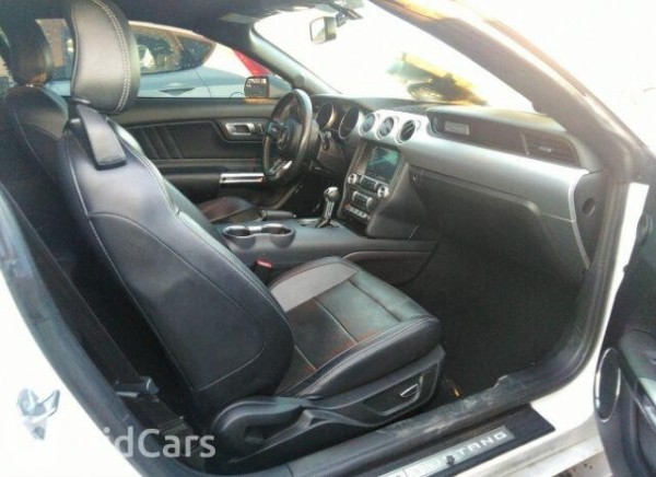 «Геометрия не пострадала, безопасность — целая». Белорус привёз из Америки 466-сильный Ford Mustang GT