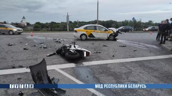 Попавший в жуткую аварию в Гомеле мотоциклист умер в больнице