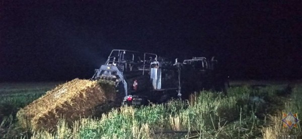 В Брестском районе горели трактор и прицепной пресс-подборщик