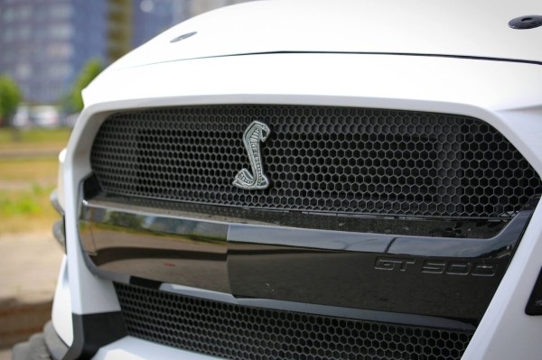 «Геометрия не пострадала, безопасность — целая». Белорус привёз из Америки 466-сильный Ford Mustang GT