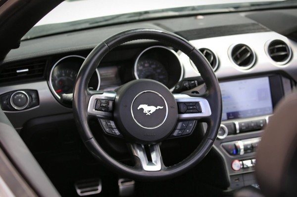 «Геометрия не пострадала, безопасность — целая». Белорус привёз из Америки 466-сильный Ford Mustang GT