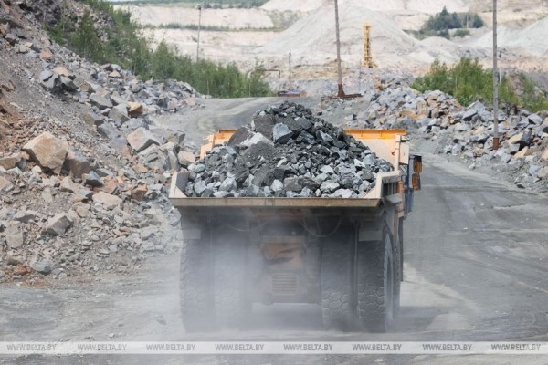 Более 15 млн. тонн гранитного щебня в год добывается РУПП «Гранит» в карьере Микашевичей. Фоторепортаж