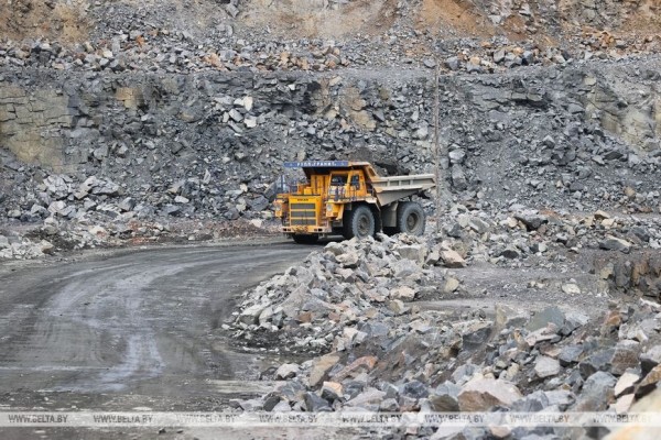 Более 15 млн. тонн гранитного щебня в год добывается РУПП «Гранит» в карьере Микашевичей. Фоторепортаж