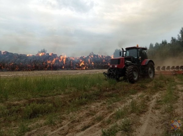 В Ивановском районе горели скирды соломы