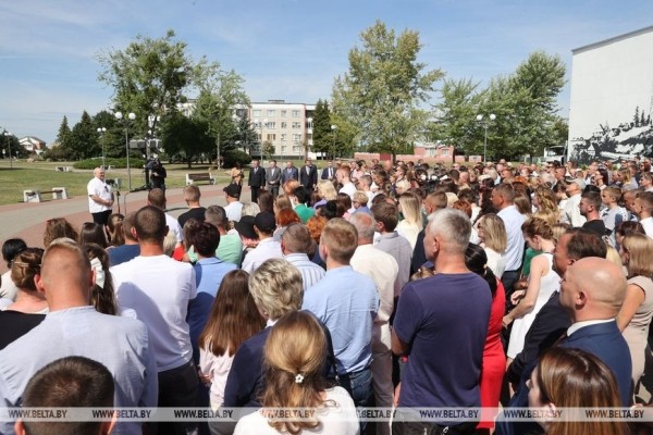 Александр Лукашенко с рабочей поездкой прибыл в Брестскую область. Подробности Александр Лукашенко с рабочей поездкой прибыл в Брестскую область. Подробности