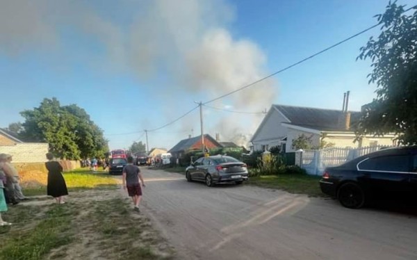 Пострадавший с ожогами, сгоревший автомобиль. Серьезный пожар произошел в Барановичах