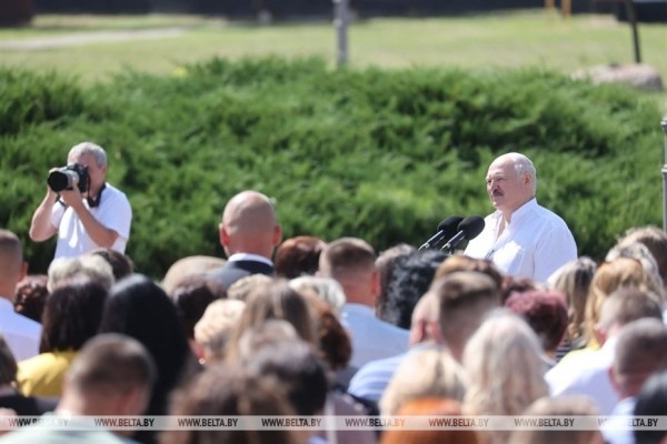 Александр Лукашенко с рабочей поездкой прибыл в Брестскую область. Подробности Александр Лукашенко с рабочей поездкой прибыл в Брестскую область. Подробности