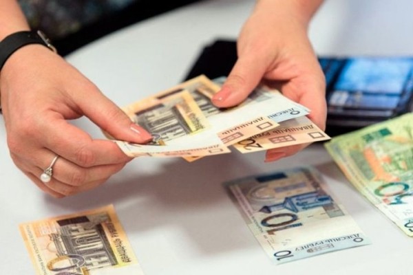 Работникам строительной организации в Бресте целый год не выплачивалась зарплата