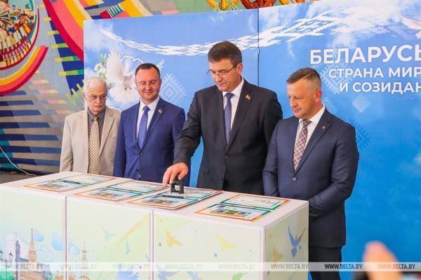 Коллекции из семи стран представлены в Бресте на филателистической выставке для детей и молодежи