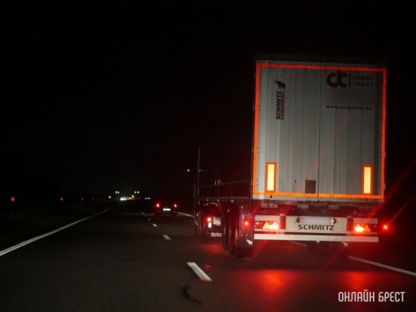 Сложно, интересно и опасно. Поговорили с дальнобойщиком о его работе и… призраках на дороге