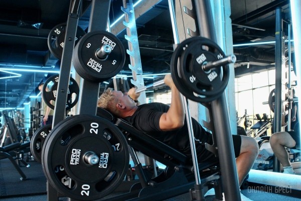 «GYM Express» на Варшавском шоссе - первый круглосуточный фитнес-клуб в Бресте. Высокотехнологичные тренажеры, финская сауна, бесплатная экскурсия, неоновый интерьер «GYM Express» на Варшавском шоссе - первый круглосуточный фитнес-клуб в Бресте. Высокотехнологичные тренажеры, финская сауна, бесплатная экскурсия, неоновый интерьер