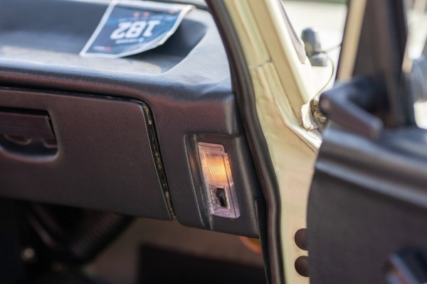 На машине 40 лет, а пробег — 19 тысяч км! Белорус показал 40-летний «Москвич-2140» в идеальном состоянии