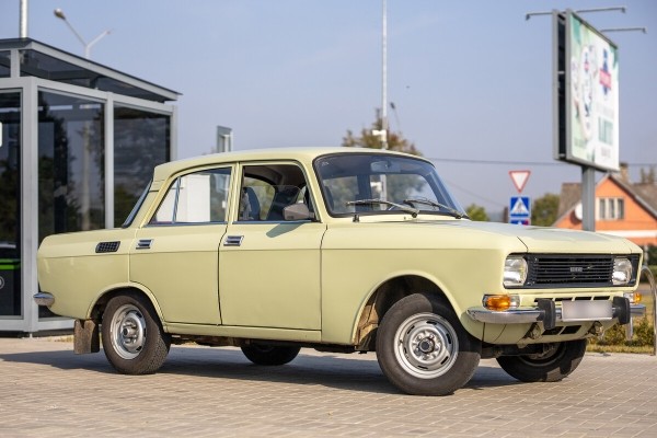 На машине 40 лет, а пробег — 19 тысяч км! Белорус показал 40-летний «Москвич-2140» в идеальном состоянии