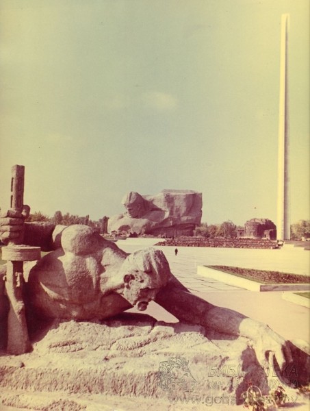 25 сентября 1971 был торжественно открыт мемориальный комплекс «Брестская крепость-герой»