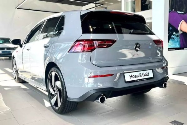 У белорусских дилеров появились «официальные» VW Golf – объявлены цены У белорусских дилеров появились «официальные» VW Golf – объявлены цены