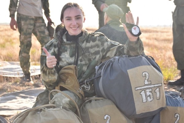 Под Брестом военнослужащие совершили прыжки с парашютом из самолета АН-2 Под Брестом военнослужащие совершили прыжки с парашютом из самолета АН-2