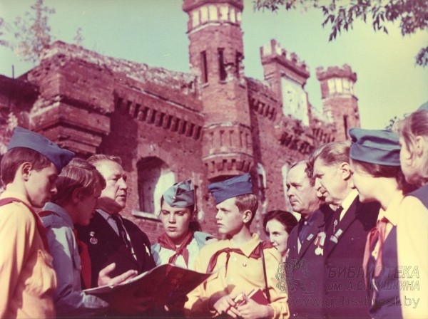 25 сентября 1971 был торжественно открыт мемориальный комплекс «Брестская крепость-герой»