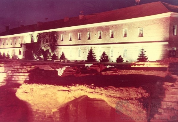 25 сентября 1971 был торжественно открыт мемориальный комплекс «Брестская крепость-герой»