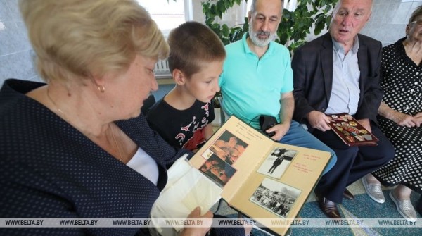 Жизнь достойна блокбастера. Под Пинском установили мемориальную доску борцу за воссоединение Беларуси