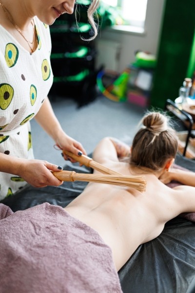 Массаж, тейпирование, фитнес, йога, работа со сколиозом и многое другое. В «AVOSTUDIO» на Варшавском шоссе в Бресте люди становятся красивее, здоровее и увереннее в себе