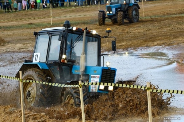 Такого вы еще не видели! Под Минском прошли гонки на тракторах