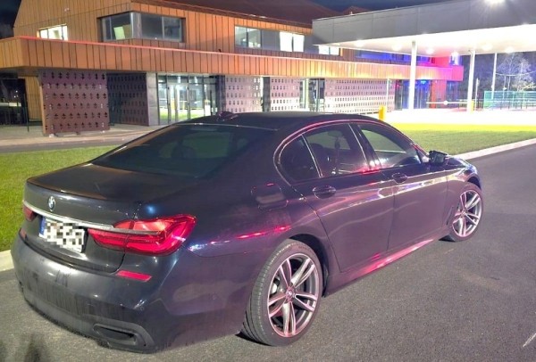 Этот BMW 7 угнали в Германии в субботу, а в понедельник на нем уже въезжали в Беларусь. Не вышло