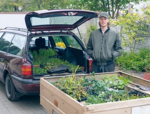 Брестчанин превратил VW Passat (B4) в «кветкамобиль»