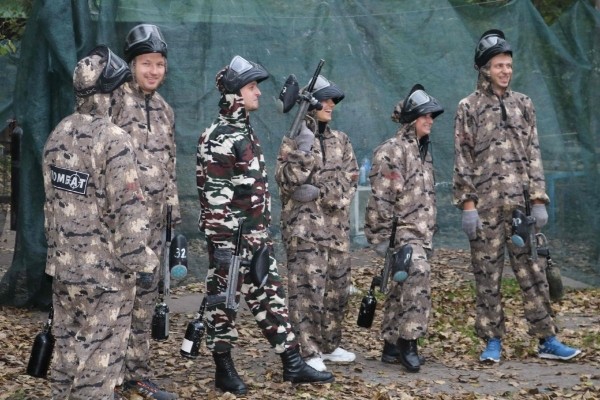 Сотрудники таможенного поста «Козловичи» провели товарищеские игры в пейнтбол